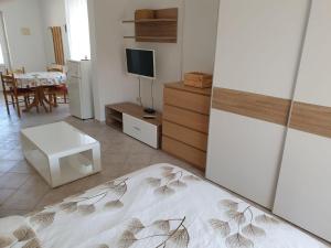 Apartment mit Blick auf das Wasser by Interhome