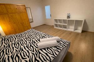 Panoramic top floor flat across the metro