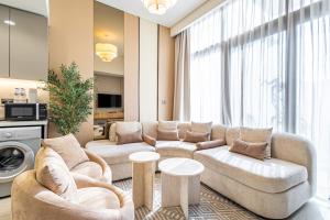 Superhost- Modern 1BR in Azizi Riviera