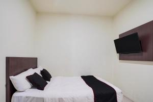 Collection O near Harbour Bay Mall formerly Kansa Hotel