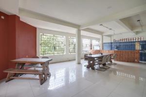 Collection O near Harbour Bay Mall formerly Kansa Hotel