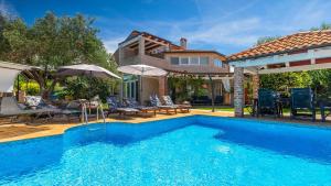 Beautiful Villa Sabrina with pool in Visnjan