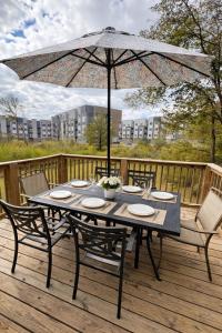 Ranch Home! Near UNCC, Medieval, Pavilion & Uptown