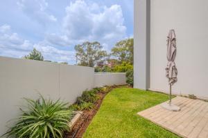 2BR Loft Apartment near Menlyn with Patio