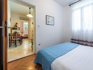 Apartment Ivona mit Terrasse und Außendusche by Interhome