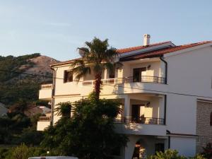 Apartment Gemütliche Erdgeschossferienwohnung mit Balkon by Interhome