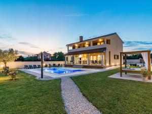 Holiday Home in Juršići mit Privatem Pool by Interhome
