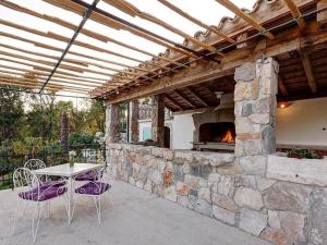 Holiday Home Ecovilla Mirabilis- prächtiges Ferienhaus mit Pool by Interhome