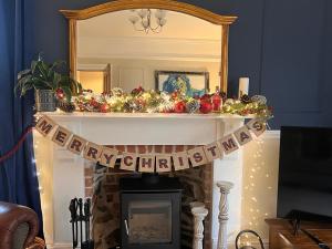 House in Appledore with Hot Tub and own parking