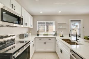 1 Block to Beach Gulf Coast Escape with Patio!