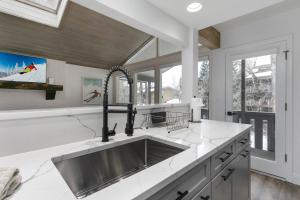 929 Red Sandstone condo