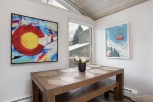 929 Red Sandstone condo