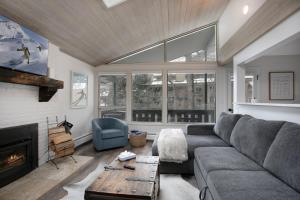 929 Red Sandstone condo