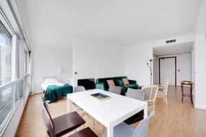 Seine & Eiffel, Spacious Flat 10min walk from Eiffel tower parking SUP