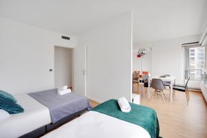 Seine & Eiffel, Spacious Flat 10min walk from Eiffel tower parking SUP