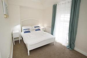 3 Bed in Mumbles oc-hh668