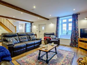 3 Bed in Llandefalle 93680