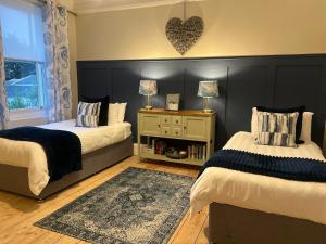 House in Appledore with Hot Tub and own parking