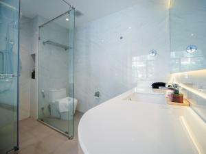 Sea Heaven 1220 Modern Studio Next to Naithon