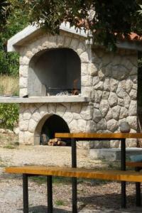 Apartment Jadro Apartments in Barbat mit Grill und Whirlpool by Interhome