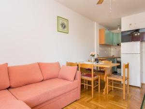 Apartment Gemütliche Wohnung Branko 2 by Interhome