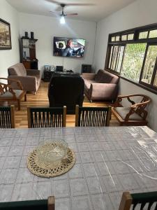 Casa com Piscina Pet Friendly em Itanhaém Até 10 Pessoas