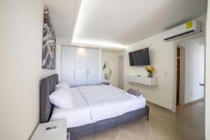 Luxurious & Modern Beachfront Condo at Pampatar