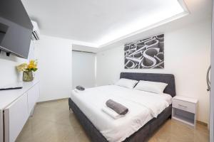 Luxurious & Modern Beachfront Condo at Pampatar