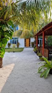 Dhonveli Inn
