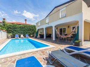 Apartment Appartement Dino by Interhome