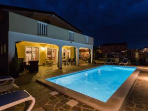 Apartment Appartement Dino by Interhome