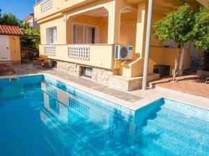 Apartment Gästezimmer Tina 6 by Interhome