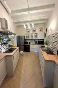 Holiday Home Villa Cotton House mit Schwimmbad by Interhome