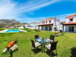 Holiday Home Haus in Kolympia mit Parkplatz und Bergblick by Interhome