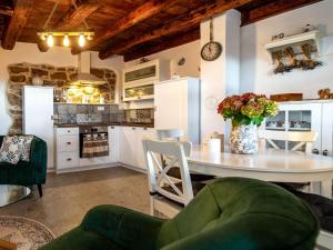 Apartment Wohnung Filumena mit Blick auf das Wasser by Interhome