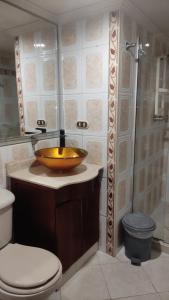 Habitación central con cama doble #1