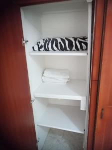 Habitación central con cama doble #1