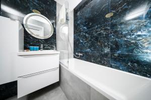 Piłsudskiego Homely Apartment by BookingHost