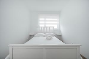 Piłsudskiego Homely Apartment by BookingHost