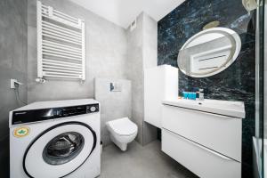 Piłsudskiego Homely Apartment by BookingHost