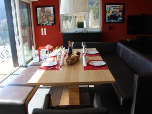 Holiday Home Freistehendes Ferienhaus mit Blick auf den See by Interhome