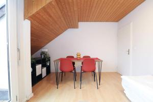 Minutes walk from Google HQ city view