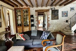 Family house with pond1h50 of Paris
