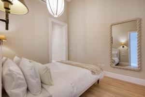 Traditional chic 2 bedroom apartment with Seaview LDEM1-5