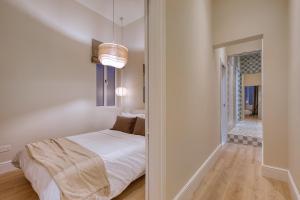 Luxury traditional 3 bedroom apartment with balcony and sea view LDEM1-6