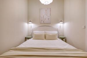 Luxury traditional 3 bedroom apartment with balcony and sea view LDEM1-6