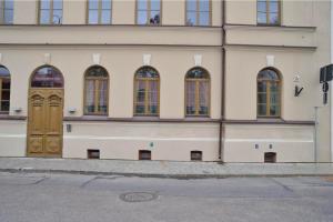 Happy Inn Lux apartment, self Check, parking, Tilto str