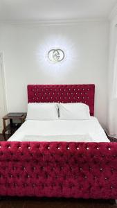 Elegant 5 Bedroom House With Jacuzzis And BBQ