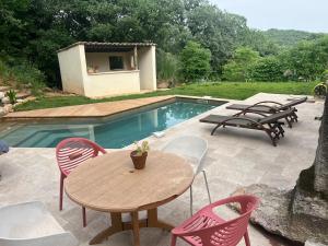 Maison de charme avec jardin et piscine