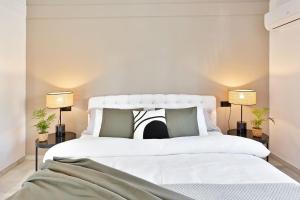 Townhouse with Tropical Garden, BBQ & Pool